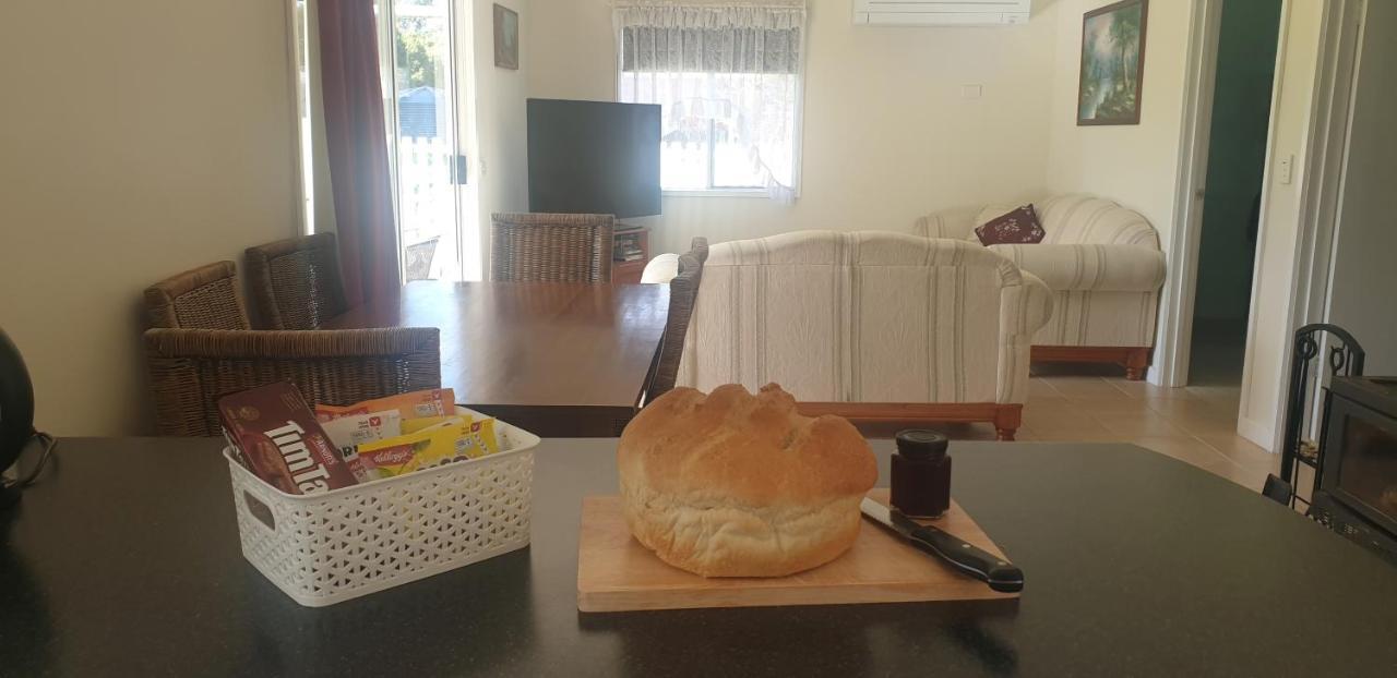 Dixiglen Farm Bed & Breakfast Dixons Creek ภายนอก รูปภาพ